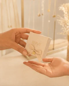 Composición editorial de joyas BiBaY para regalar